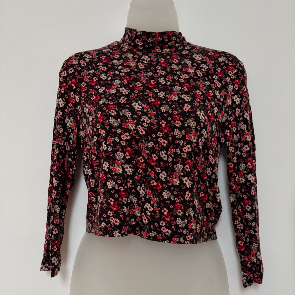 Forever 21 Soft Cropped Floral Top M/L